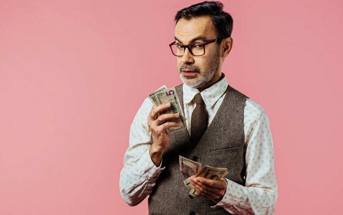 8 Experts Share the Best Money Advice They've Ever Received